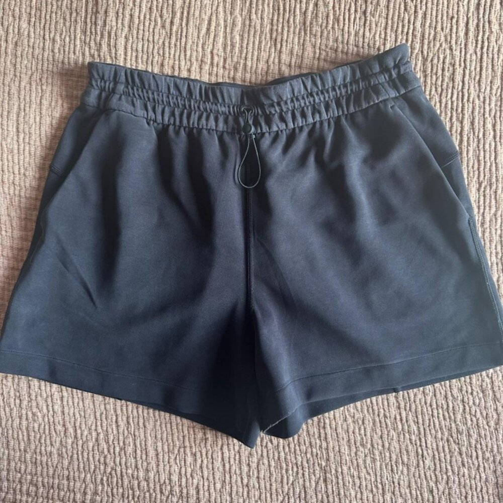 Lululemon Softstreme High-Rise Short 4" Black Size 10